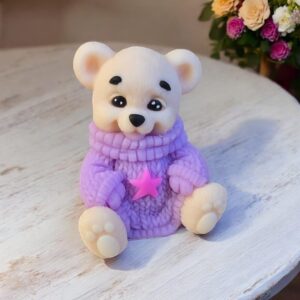 zeep figuurtje beer in sweater